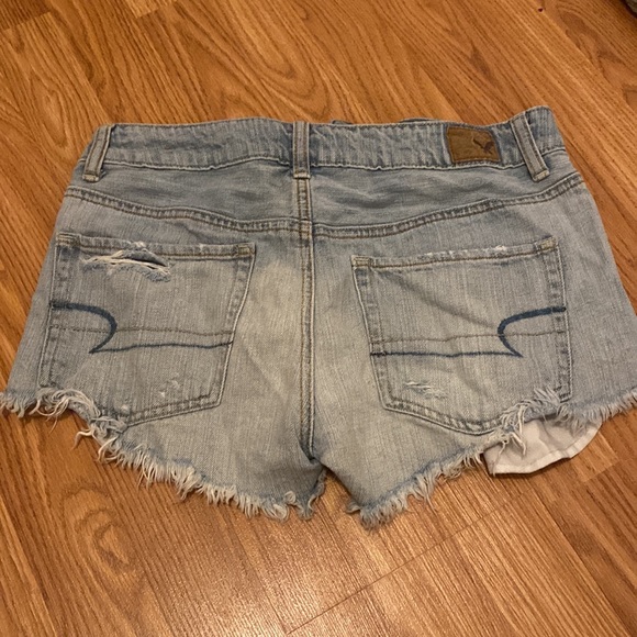 Size 4 American Eagle denim shorts - Picture 3 of 3